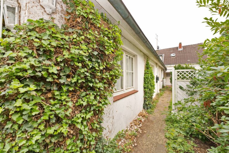 Immobilienangebot - Uetersen - Haus_Wohnung - Zweifamilienhaus mit vielseitigen Nutzungsmöglichkeiten und großzügigem Grundstück in Uetersen