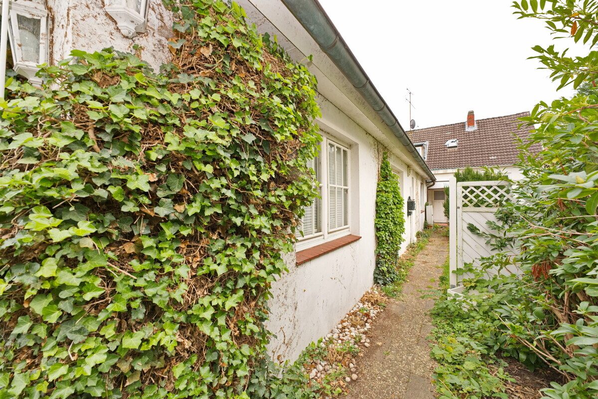 Immobilienangebot - Uetersen - Haus_Wohnung - Zweifamilienhaus mit vielseitigen Nutzungsmöglichkeiten und großzügigem Grundstück in Uetersen