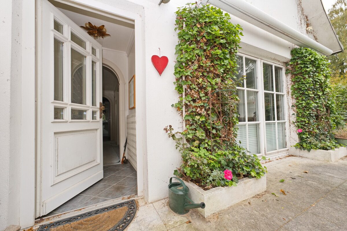Immobilienangebot - Uetersen - Haus_Wohnung - Zweifamilienhaus mit vielseitigen Nutzungsmöglichkeiten und großzügigem Grundstück in Uetersen