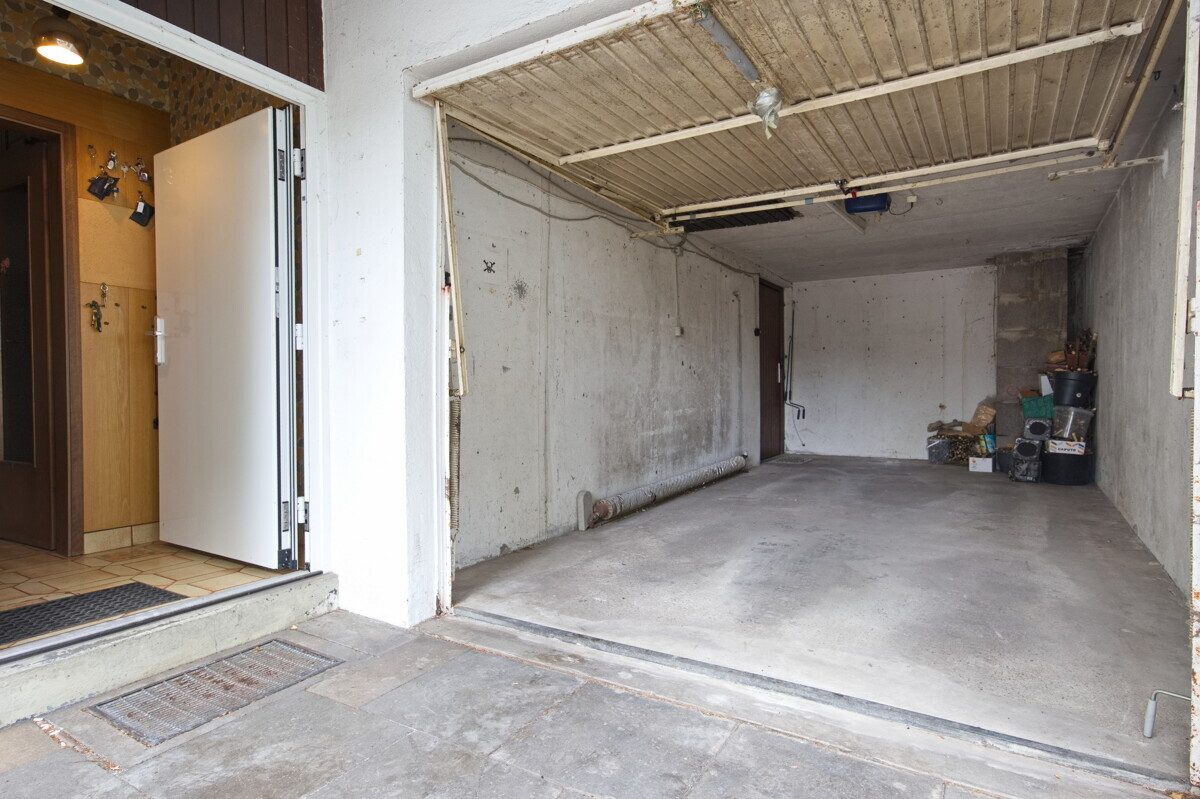 Immobilienangebot - Quickborn - Haus_Wohnung - Einfamilienhaus mit Vollkeller, Garage und Schwimmbad und Gestaltungspotenzial in Quickborn