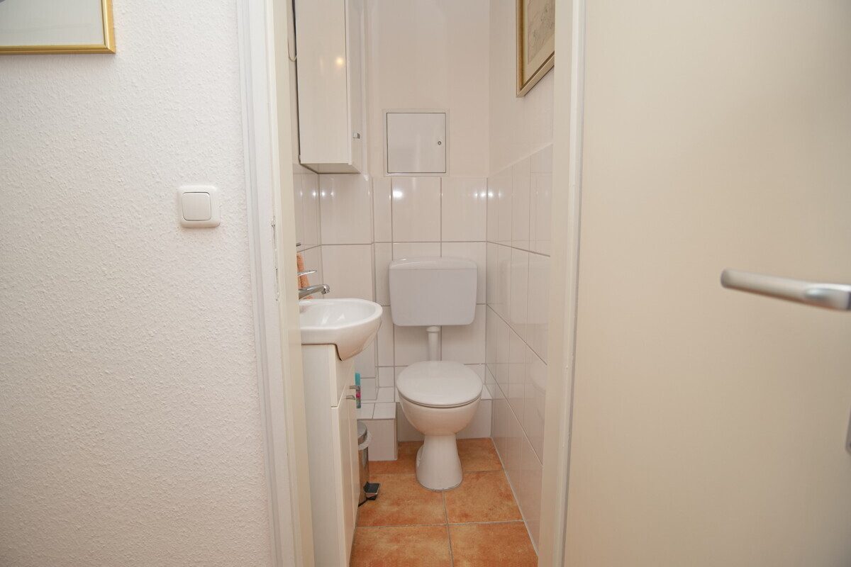Gäste-WC Immobilienangebot - Hamburg - Haus_Wohnung - Gut geschnittene 3-Zimmer-Wohnung mit Ausblick in Hamburg Steilshoop