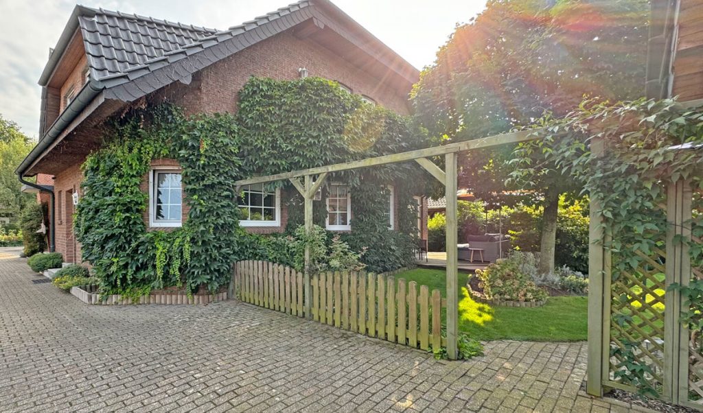 Volksbank Immobilien Niederrhein GmbH - Immobilienangebot - Wesel - Alle - Ein Angebot: Zwei Einfamilienhäuser im Ortsteil Bergerfurth in Wesel-Bislich!