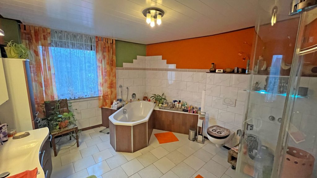 Volksbank Immobilien Niederrhein GmbH - Immobilienangebot - Dinslaken - Alle - Wohn- und Geschäftshaus in Toplage der Dinslakener Innenstadt: Kapitalanlage mit Potenzial!