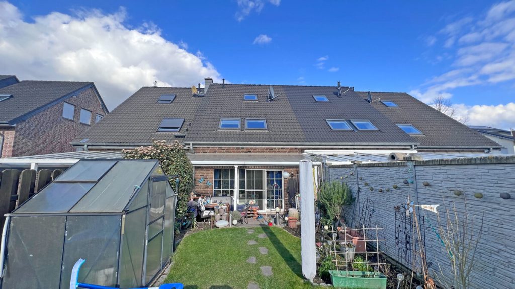 Volksbank Immobilien Niederrhein GmbH - Immobilienangebot - Rheinberg - Alle - Zentrumsnah wohnen in Rheinberg – Reihenmittelhaus mit fünf Zimmern und Hobbyraum!