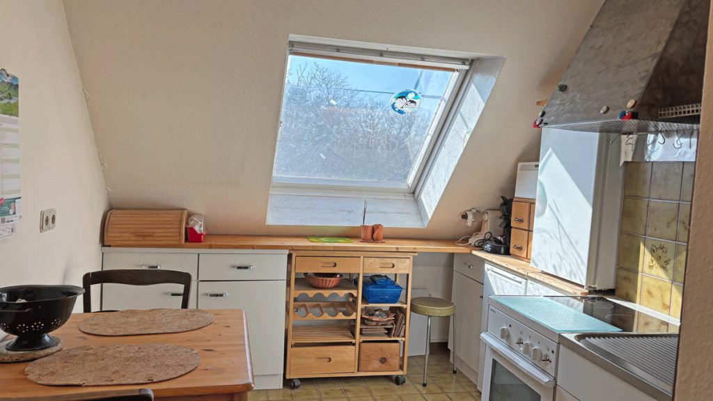 Volksbank Immobilien Niederrhein GmbH - Immobilienangebot - Krefeld - Alle - Charmante 2,5-Zimmer-Wohnung mit Balkon und Tiefgaragenstellplatz in beliebter Lage von Krefeld Bockum!