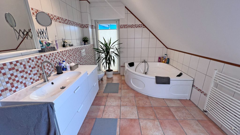 Volksbank Immobilien Niederrhein GmbH - Immobilienangebot - Rheinberg - Alle - Wohlfühlzuhause mit Stil – Doppelhaushälfte mit Pool, Sauna & Garten in Rheinberg-Budberg!