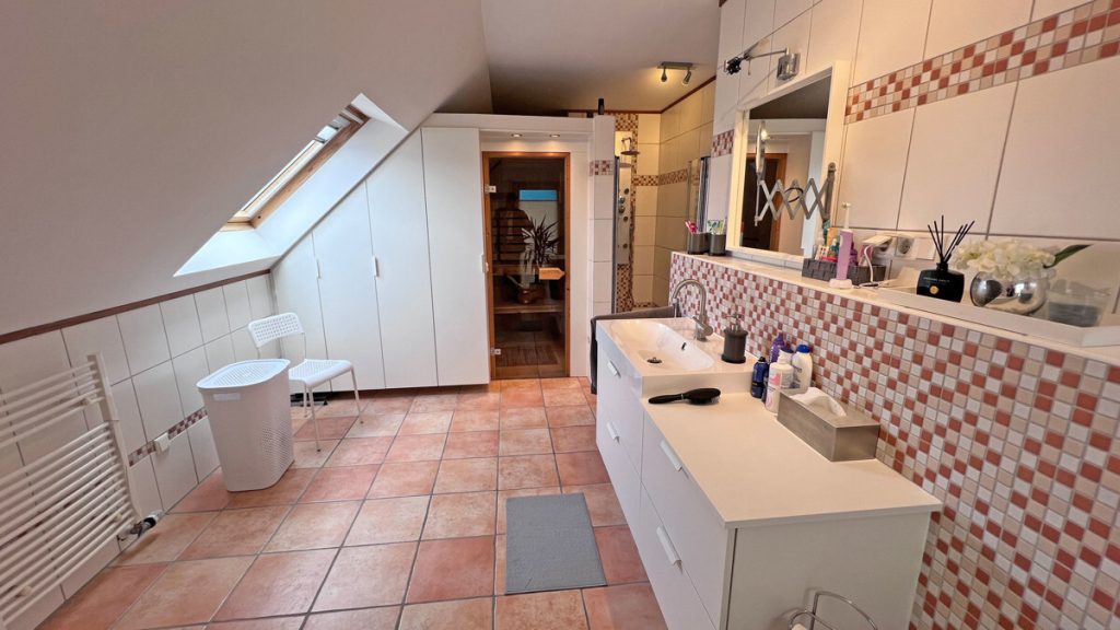 Volksbank Immobilien Niederrhein GmbH - Immobilienangebot - Rheinberg - Alle - Wohlfühlzuhause mit Stil – Doppelhaushälfte mit Pool, Sauna & Garten in Rheinberg-Budberg!