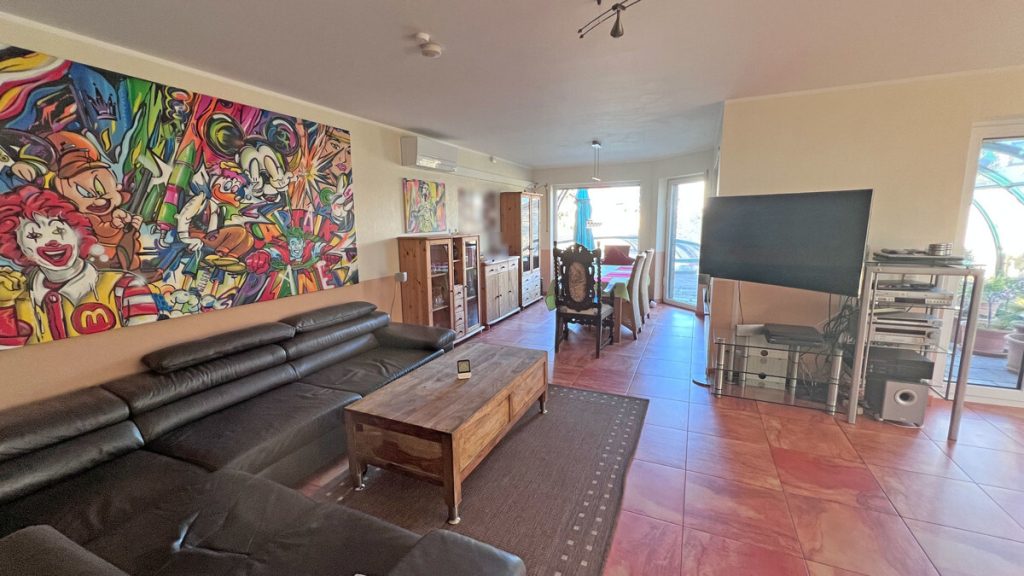 Volksbank Immobilien Niederrhein GmbH - Immobilienangebot - Kamp-Lintfort / Hoerstgen - Alle - Einfamilienhaus in Hoerstgen: viel Platz für die Familie, großer Garten mit Pool & Garagen in ruhiger Lage!
