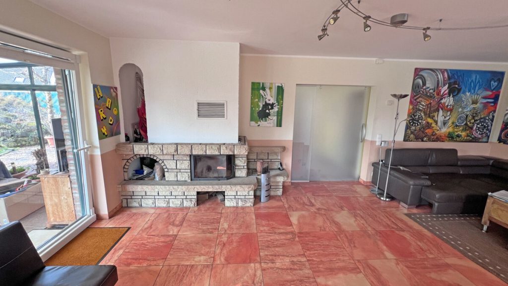 Volksbank Immobilien Niederrhein GmbH - Immobilienangebot - Kamp-Lintfort / Hoerstgen - Alle - Einfamilienhaus in Hoerstgen: viel Platz für die Familie, großer Garten mit Pool & Garagen in ruhiger Lage!