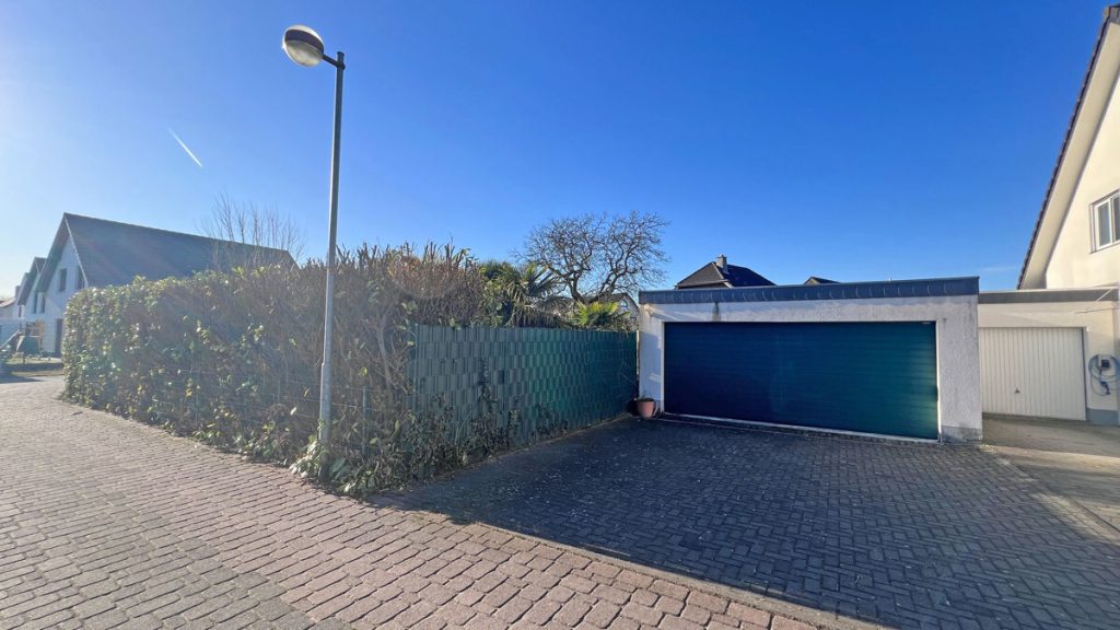 Volksbank Immobilien Niederrhein GmbH - Immobilienangebot - Kamp-Lintfort / Hoerstgen - Alle - Einfamilienhaus in Hoerstgen: viel Platz für die Familie, großer Garten mit Pool & Garagen in ruhiger Lage!