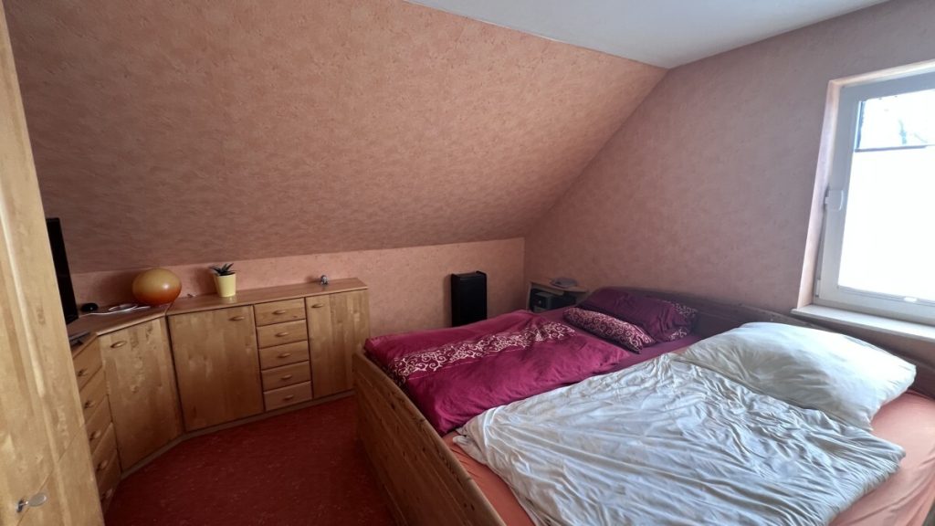 Volksbank Immobilien Niederrhein GmbH - Immobilienangebot - Kamp-Lintfort / Hoerstgen - Alle - Einfamilienhaus in Hoerstgen: viel Platz für die Familie, großer Garten mit Pool & Garagen in ruhiger Lage!