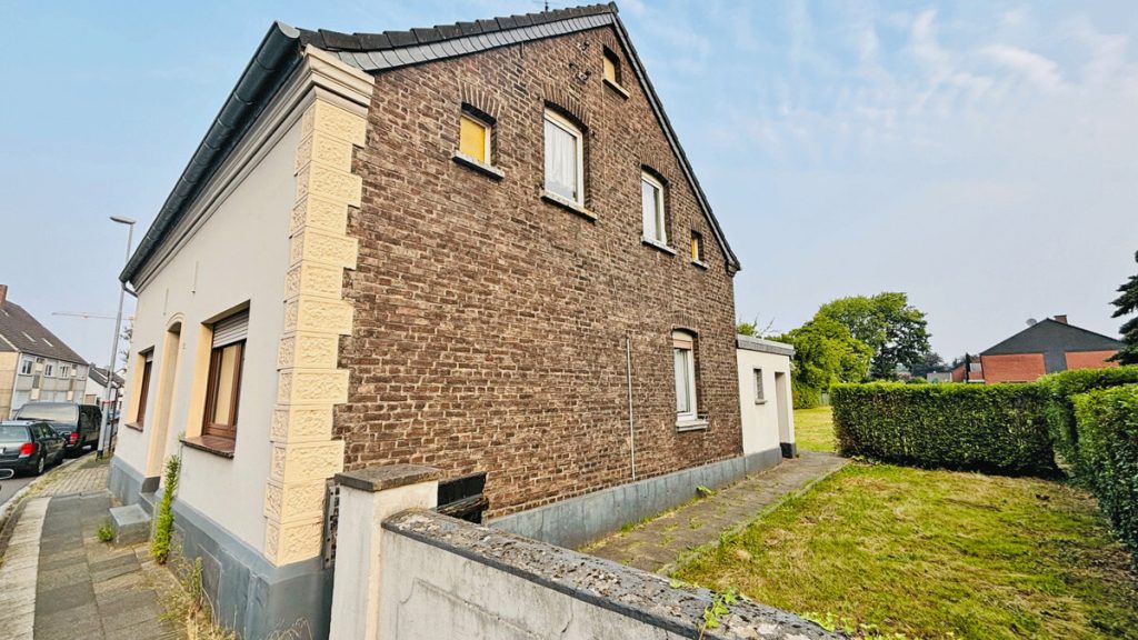 Volksbank Immobilien Niederrhein GmbH - Immobilienangebot - Moers - Alle - Großes Einfamilienhaus mit Optimierungsmöglichkeiten in Moers-Asberg