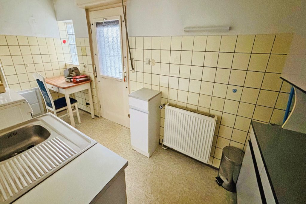 Volksbank Immobilien Niederrhein GmbH - Immobilienangebot - Moers - Alle - Großes Einfamilienhaus mit Optimierungsmöglichkeiten in Moers-Asberg