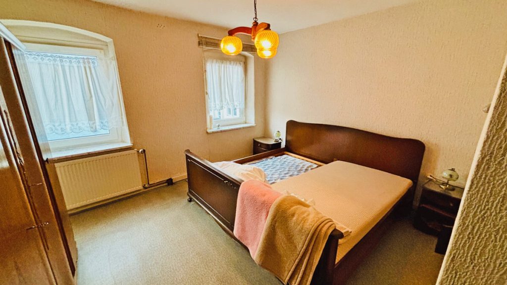 Volksbank Immobilien Niederrhein GmbH - Immobilienangebot - Moers - Alle - Großes Einfamilienhaus mit Optimierungsmöglichkeiten in Moers-Asberg
