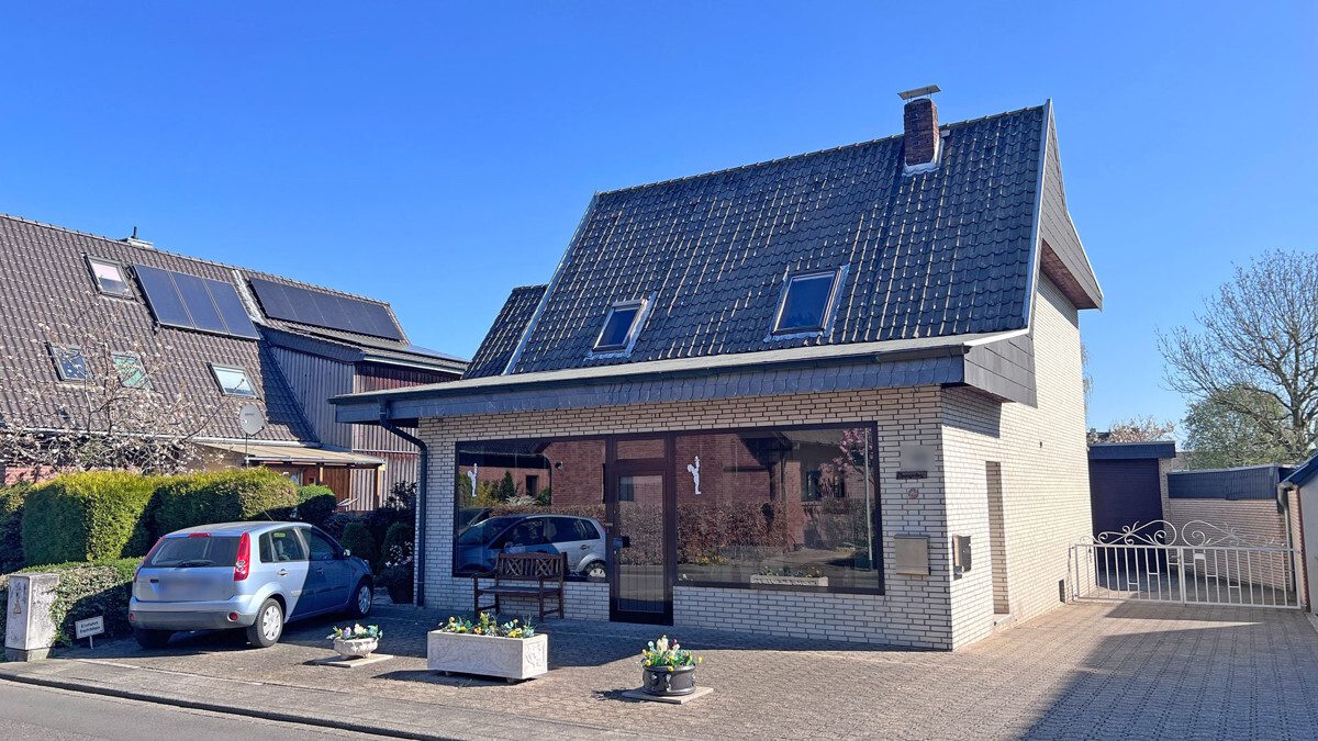 Volksbank Immobilien Niederrhein GmbH - Immobilienangebot - Kamp-Lintfort - Alle - Wohnen, wo es ruhig und grün ist – Haus mit vielen Möglichkeiten in Kamp-Lintfort-Niersenbruch!