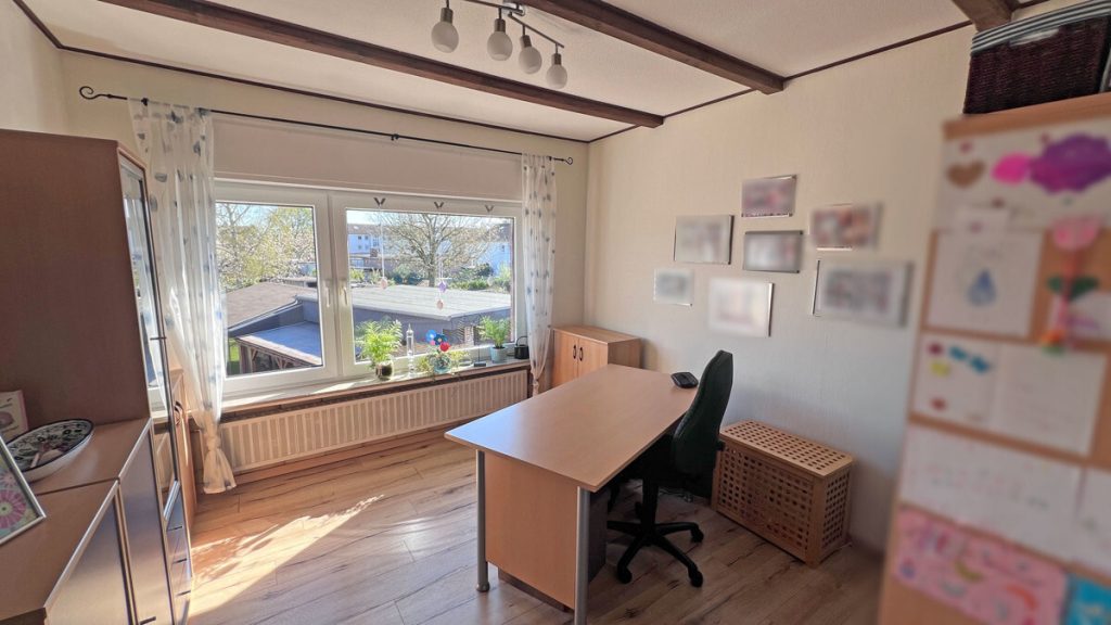 Volksbank Immobilien Niederrhein GmbH - Immobilienangebot - Kamp-Lintfort - Alle - Wohnen, wo es ruhig und grün ist – Haus mit vielen Möglichkeiten in Kamp-Lintfort-Niersenbruch!