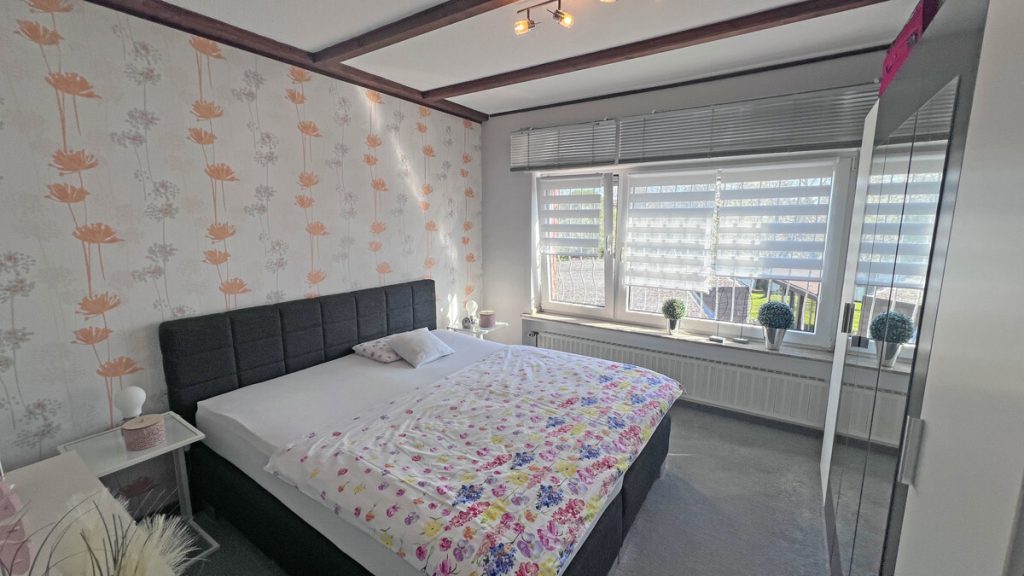 Volksbank Immobilien Niederrhein GmbH - Immobilienangebot - Kamp-Lintfort - Alle - Wohnen, wo es ruhig und grün ist – Haus mit vielen Möglichkeiten in Kamp-Lintfort-Niersenbruch!