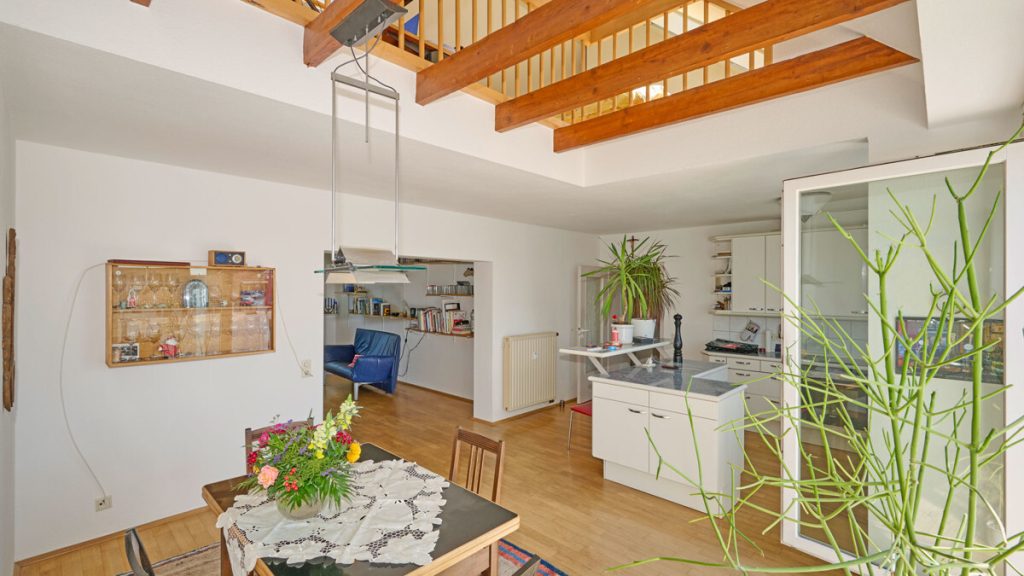 Volksbank Immobilien Niederrhein GmbH - Immobilienangebot - Düsseldorf - Alle - Über den Dächern von Düsseldorf-Pempelfort! Maisonettewohnung mit Aufzug und zwei Bädern!