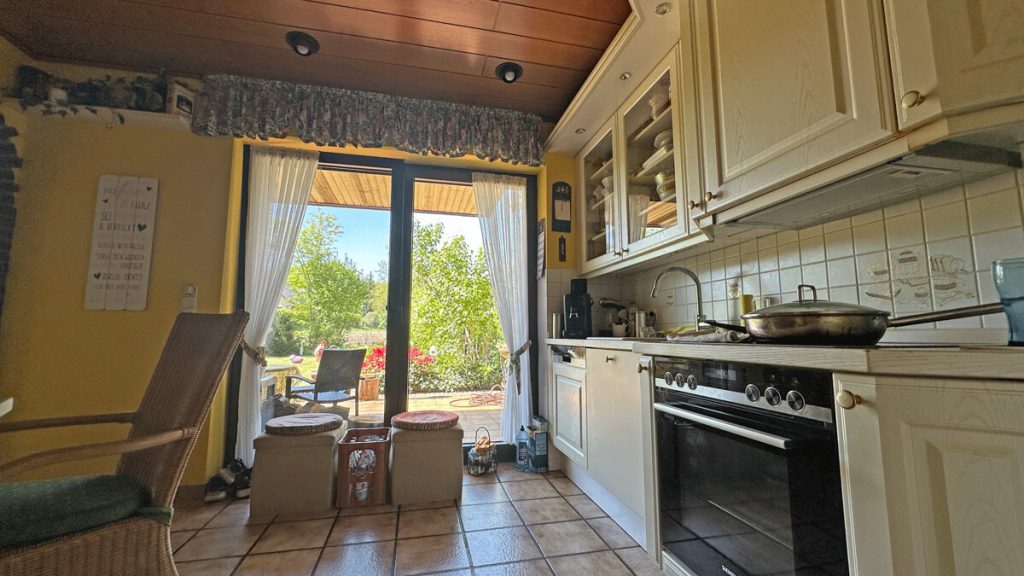 Volksbank Immobilien Niederrhein GmbH - Immobilienangebot - Hünxe - Alle - Familienidylle in Hünxe:  Großzügiges Zweifamilienhaus in ruhiger Wohnlage!