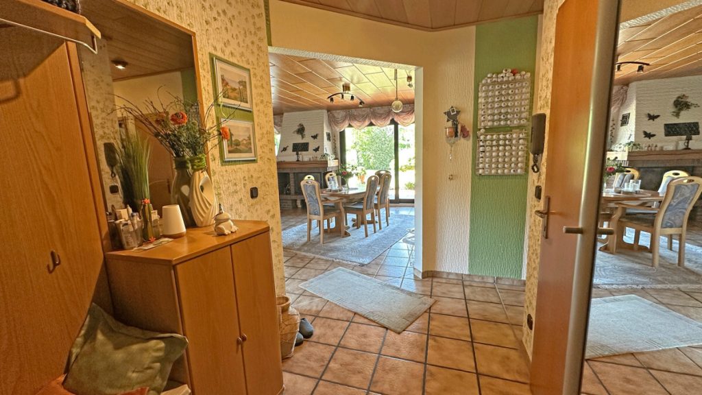 Volksbank Immobilien Niederrhein GmbH - Immobilienangebot - Hünxe - Alle - Familienidylle in Hünxe:  Großzügiges Zweifamilienhaus in ruhiger Wohnlage!