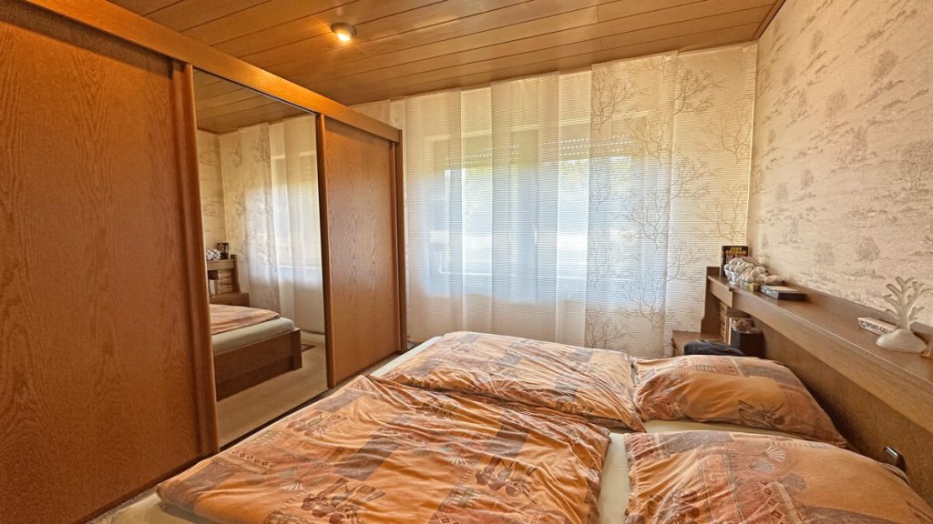 Volksbank Immobilien Niederrhein GmbH - Immobilienangebot - Hünxe - Alle - Familienidylle in Hünxe:  Großzügiges Zweifamilienhaus in ruhiger Wohnlage!