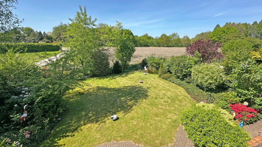 Volksbank Immobilien Niederrhein GmbH - Immobilienangebot - Hünxe - Alle - Familienidylle in Hünxe:  Großzügiges Zweifamilienhaus in ruhiger Wohnlage!