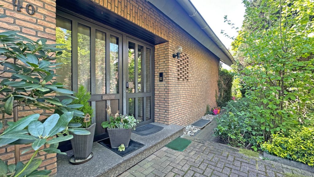 Volksbank Immobilien Niederrhein GmbH - Immobilienangebot - Hünxe - Alle - Familienidylle in Hünxe:  Großzügiges Zweifamilienhaus in ruhiger Wohnlage!