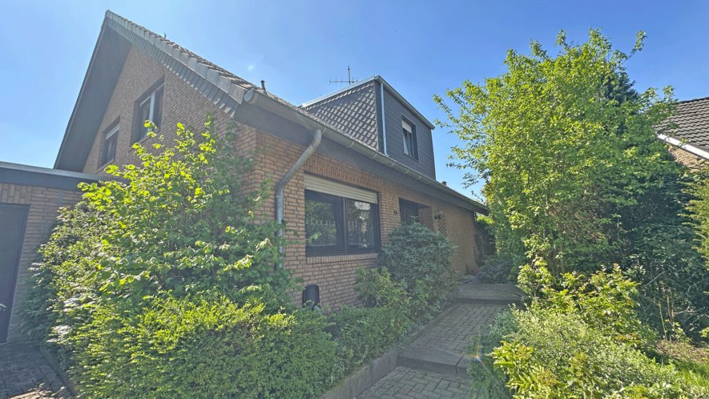 Volksbank Immobilien Niederrhein GmbH - Immobilienangebot - Hünxe - Alle - Familienidylle in Hünxe:  Großzügiges Zweifamilienhaus in ruhiger Wohnlage!