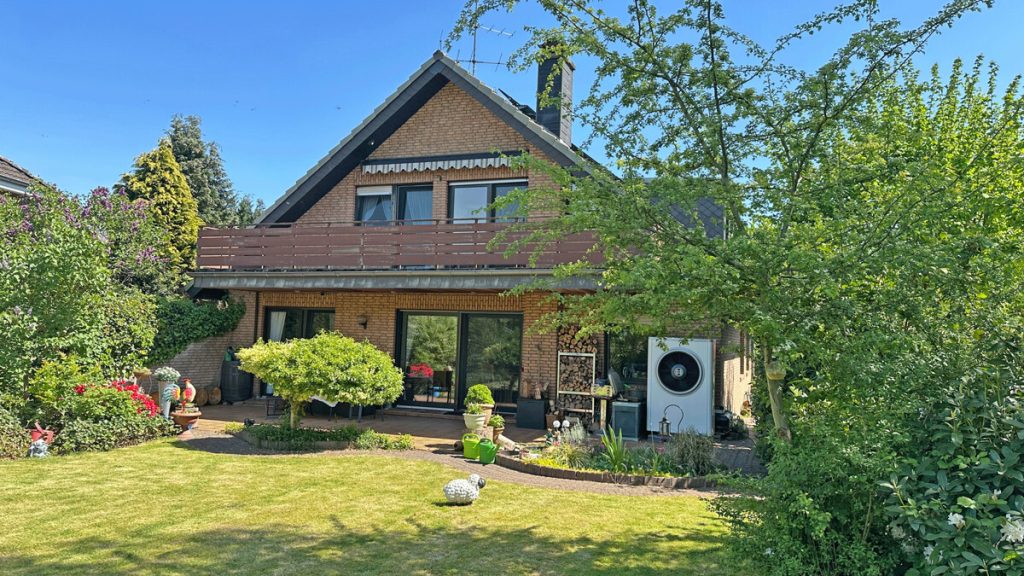 Volksbank Immobilien Niederrhein GmbH - Immobilienangebot - Hünxe - Alle - Familienidylle in Hünxe:  Großzügiges Zweifamilienhaus in ruhiger Wohnlage!