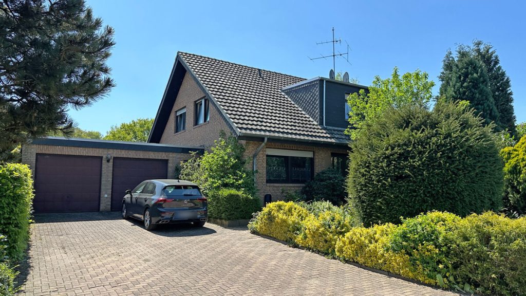 Volksbank Immobilien Niederrhein GmbH - Immobilienangebot - Hünxe - Alle - Familienidylle in Hünxe:  Großzügiges Zweifamilienhaus in ruhiger Wohnlage!