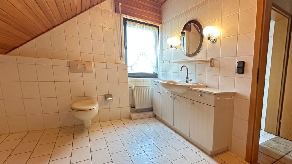 Volksbank Immobilien Niederrhein GmbH - Immobilienangebot - Hünxe - Alle - Familienidylle in Hünxe:  Großzügiges Zweifamilienhaus in ruhiger Wohnlage!