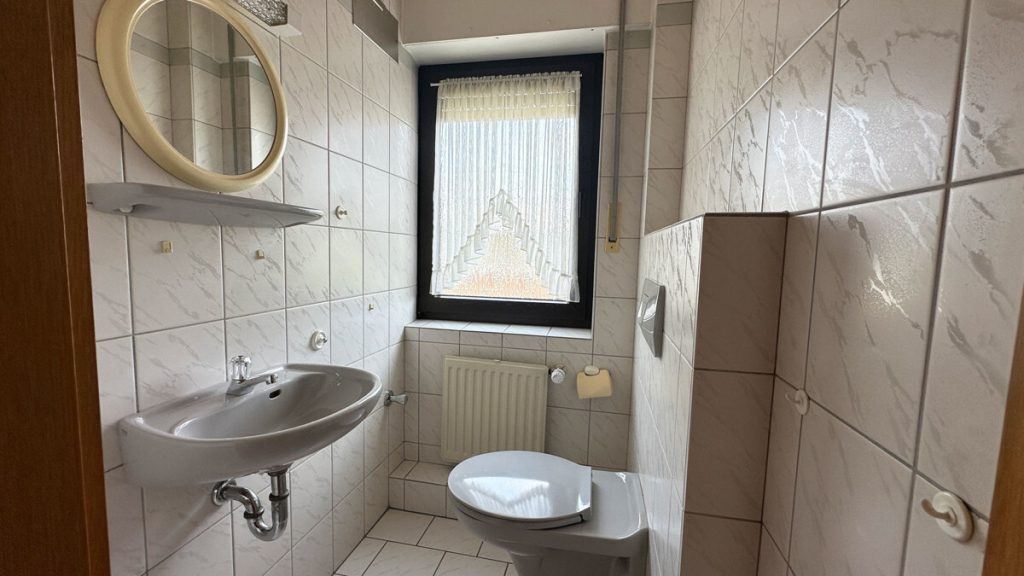 Volksbank Immobilien Niederrhein GmbH - Immobilienangebot - Hünxe - Alle - Familienidylle in Hünxe:  Großzügiges Zweifamilienhaus in ruhiger Wohnlage!