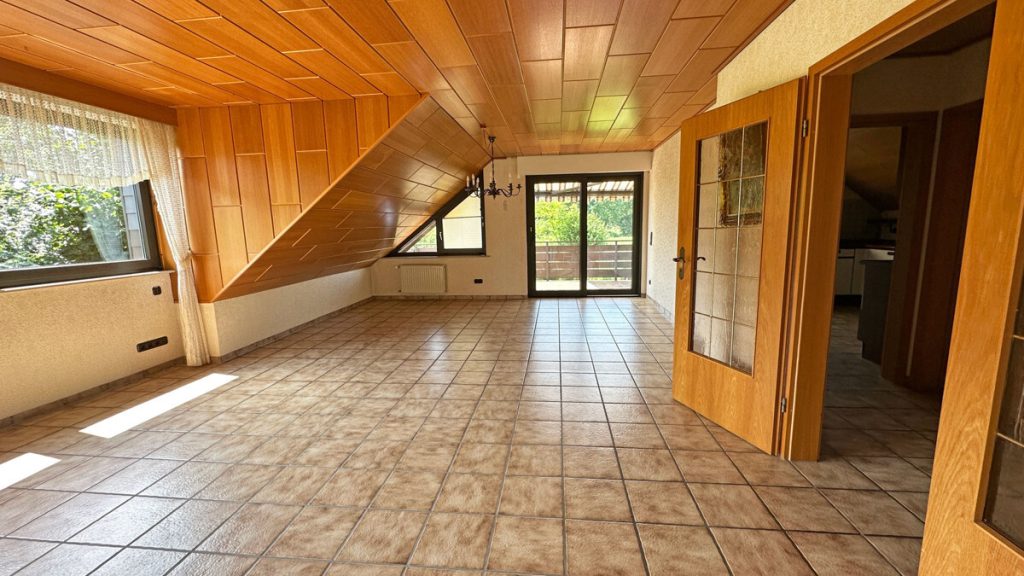 Volksbank Immobilien Niederrhein GmbH - Immobilienangebot - Hünxe - Alle - Familienidylle in Hünxe:  Großzügiges Zweifamilienhaus in ruhiger Wohnlage!