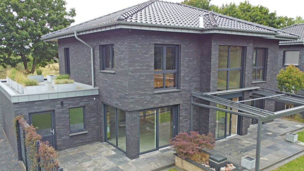 Volksbank Immobilien Niederrhein GmbH - Immobilienangebot - Xanten - Alle - Junge Stadtvilla mit Luxusausstattung: Wohnen zwischen Nord- und Südsee in Xanten-Wardt!