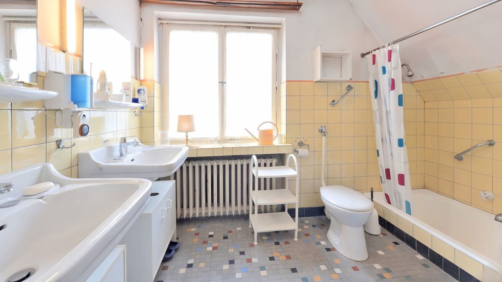 Volksbank Immobilien Niederrhein GmbH - Immobilienangebot - Moers / Kapellen - Alle - Kapellen: Rohdiamant auf parkähnlichem Grundstück in Top-Lage!