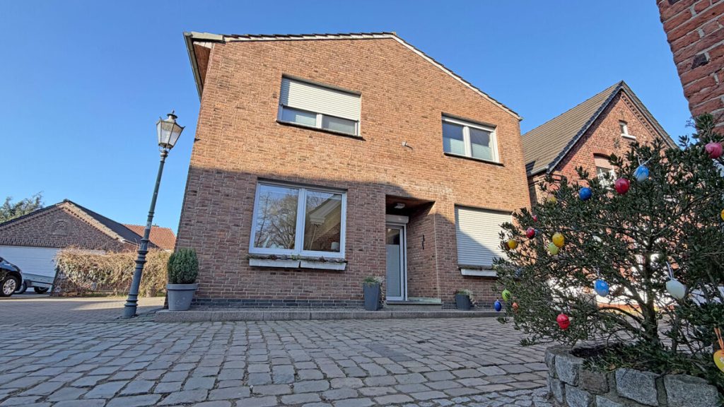 Volksbank Immobilien Niederrhein GmbH - Immobilienangebot - Hünxe - Alle - Großzügiges Einfamilienhaus mit historischem Charme in zentraler Lage von Krudenburg