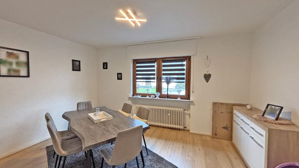 Volksbank Immobilien Niederrhein GmbH - Immobilienangebot - Voerde - Alle - Gepflegtes Zweifamilienhaus in Voerde-Spellen mit großem Grundstück!