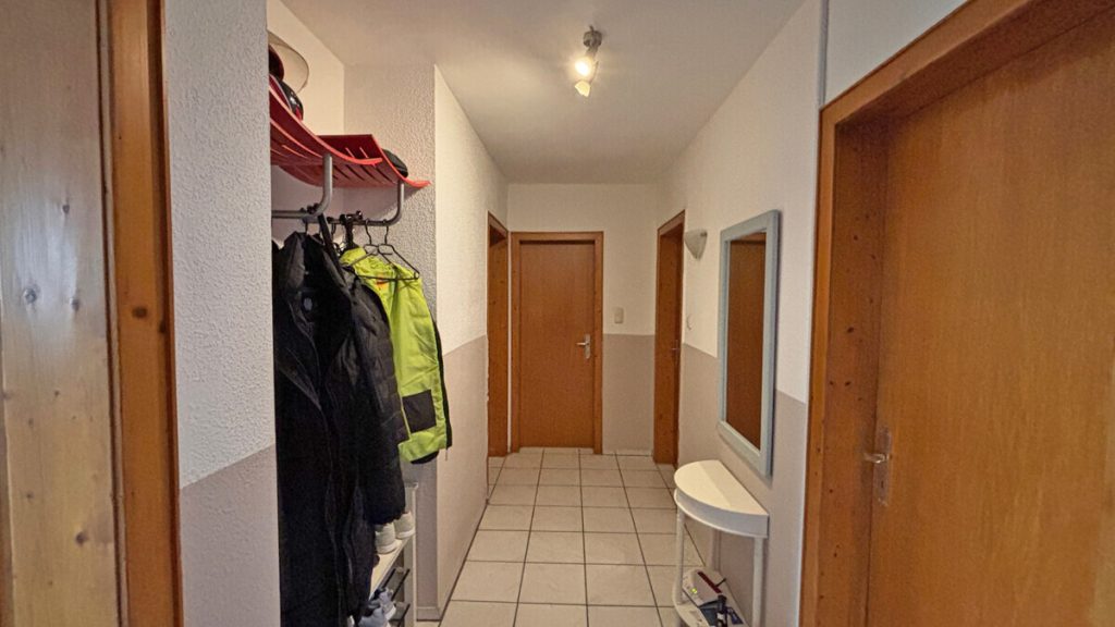 Volksbank Immobilien Niederrhein GmbH - Immobilienangebot - Voerde - Alle - Gepflegtes Zweifamilienhaus in Voerde-Spellen mit großem Grundstück!