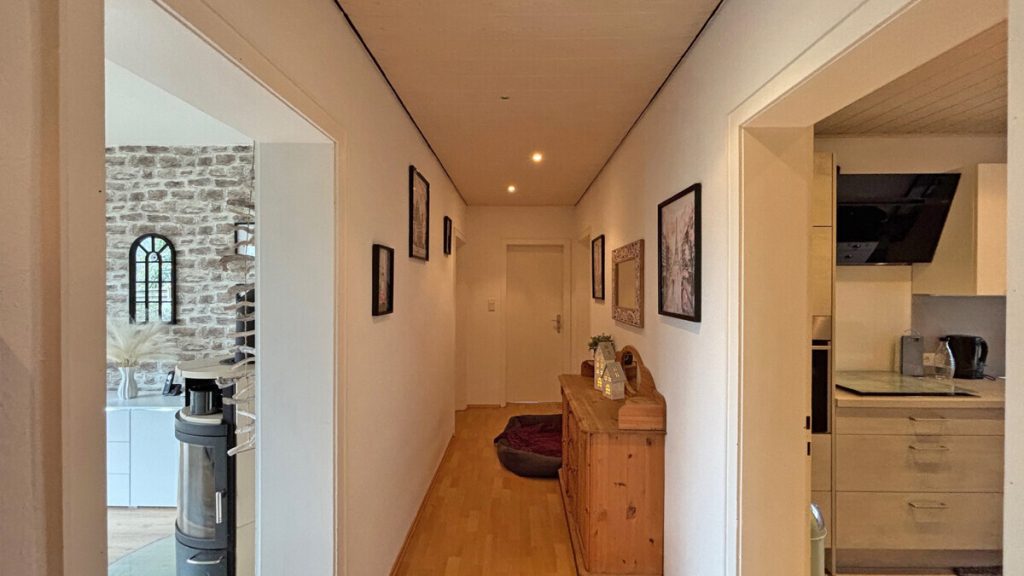 Volksbank Immobilien Niederrhein GmbH - Immobilienangebot - Voerde - Alle - Gepflegtes Zweifamilienhaus in Voerde-Spellen mit großem Grundstück!