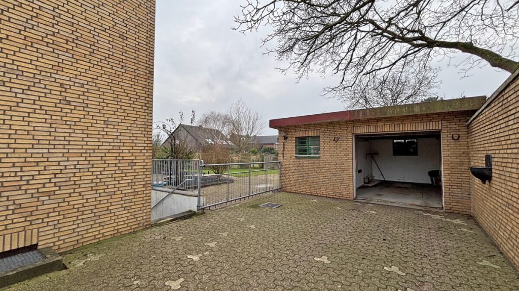 Volksbank Immobilien Niederrhein GmbH - Immobilienangebot - Voerde - Alle - Gepflegtes Zweifamilienhaus in Voerde-Spellen mit großem Grundstück!