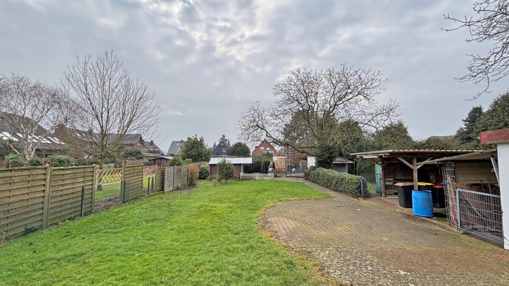 Volksbank Immobilien Niederrhein GmbH - Immobilienangebot - Voerde - Alle - Gepflegtes Zweifamilienhaus in Voerde-Spellen mit großem Grundstück!