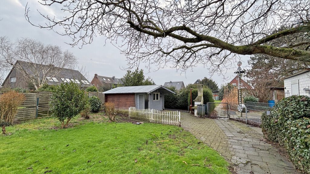 Volksbank Immobilien Niederrhein GmbH - Immobilienangebot - Voerde - Alle - Gepflegtes Zweifamilienhaus in Voerde-Spellen mit großem Grundstück!