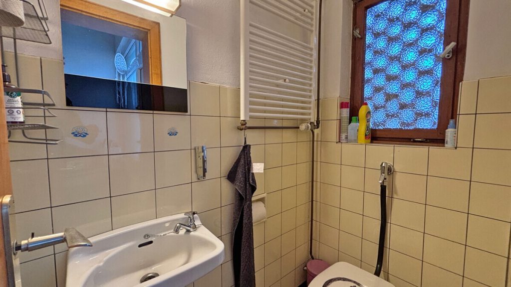 Volksbank Immobilien Niederrhein GmbH - Immobilienangebot - Voerde - Alle - Gepflegtes Zweifamilienhaus in Voerde-Spellen mit großem Grundstück!