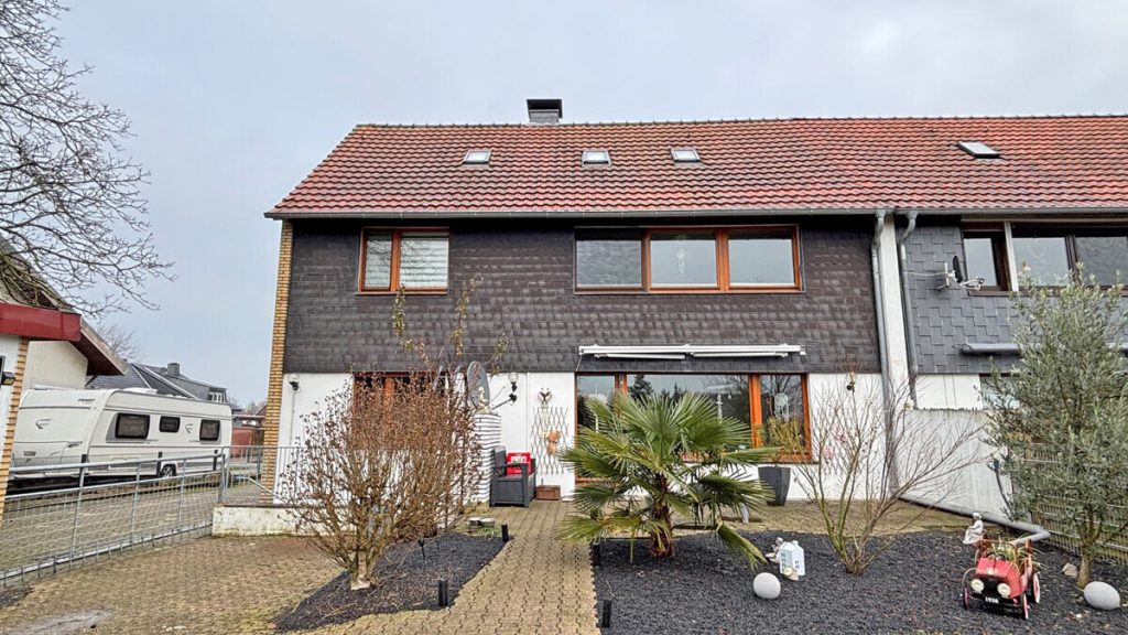 Volksbank Immobilien Niederrhein GmbH - Immobilienangebot - Voerde - Alle - Gepflegtes Zweifamilienhaus in Voerde-Spellen mit großem Grundstück!