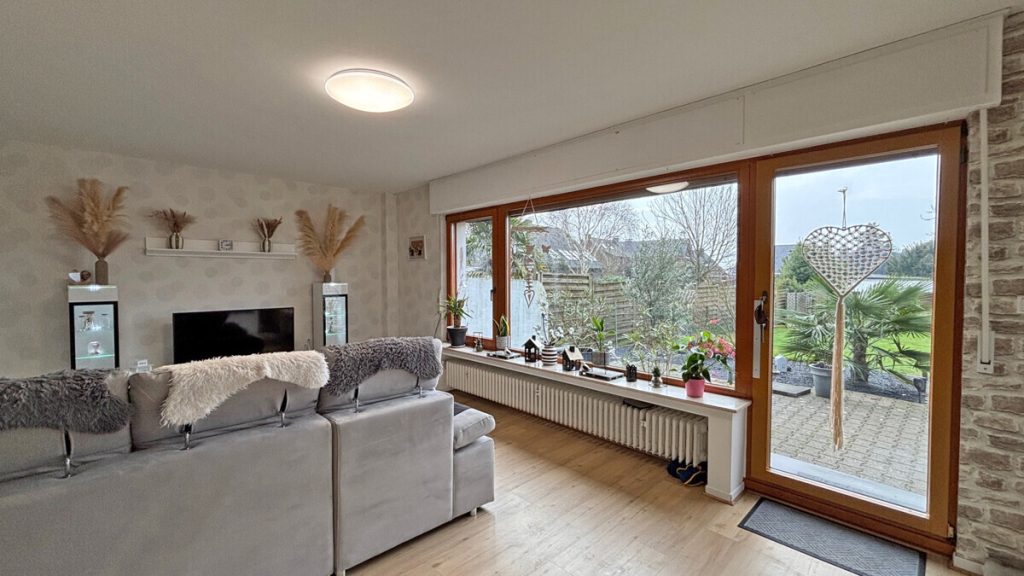 Volksbank Immobilien Niederrhein GmbH - Immobilienangebot - Voerde - Alle - Gepflegtes Zweifamilienhaus in Voerde-Spellen mit großem Grundstück!