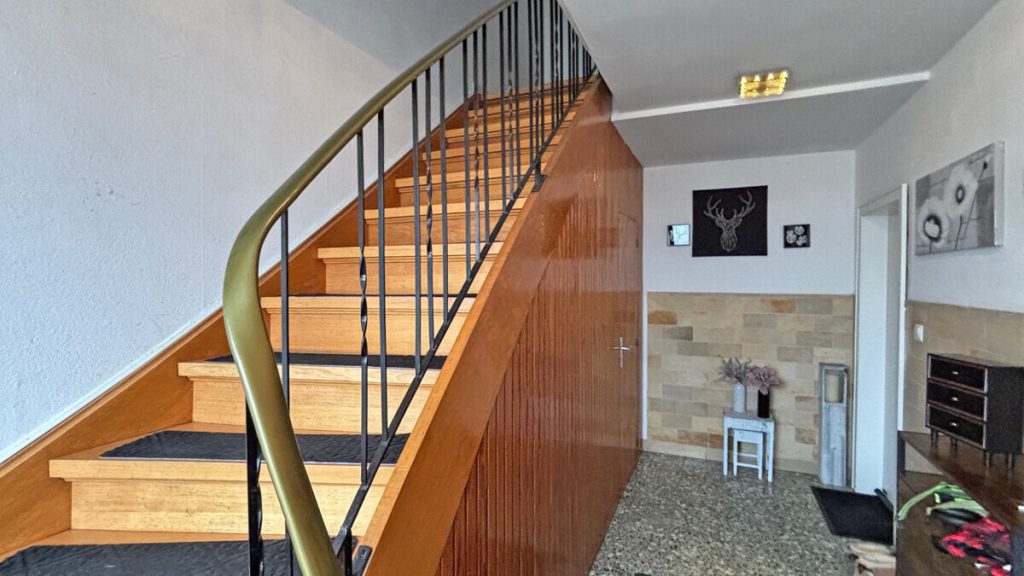 Volksbank Immobilien Niederrhein GmbH - Immobilienangebot - Voerde - Alle - Gepflegtes Zweifamilienhaus in Voerde-Spellen mit großem Grundstück!