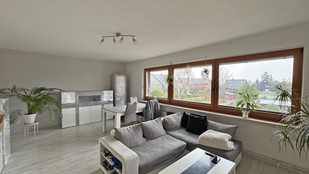 Volksbank Immobilien Niederrhein GmbH - Immobilienangebot - Voerde - Alle - Gepflegtes Zweifamilienhaus in Voerde-Spellen mit großem Grundstück!