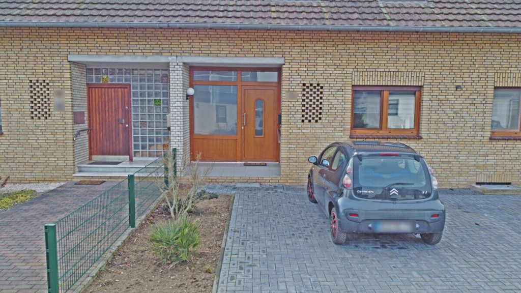 Volksbank Immobilien Niederrhein GmbH - Immobilienangebot - Voerde - Alle - Gepflegtes Zweifamilienhaus in Voerde-Spellen mit großem Grundstück!
