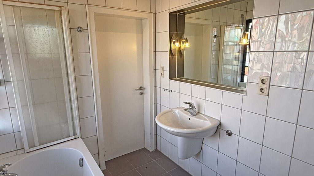 Volksbank Immobilien Niederrhein GmbH - Immobilienangebot - Neukirchen-Vluyn - Alle - Wohn- und Gewerbehaus in Sackgassenlage im Gewerbepark Genend für Gewerbetreibende!