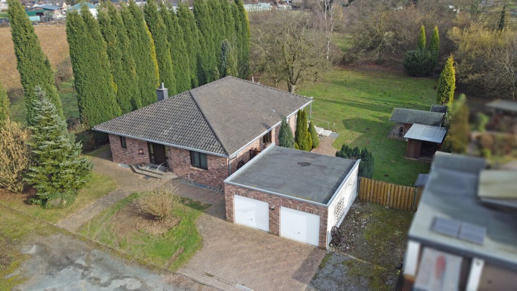 Volksbank Immobilien Niederrhein GmbH - Immobilienangebot - Voerde - Alle - Bungalow in Voerde-Spellen mit beeindruckendem Gartenareal!